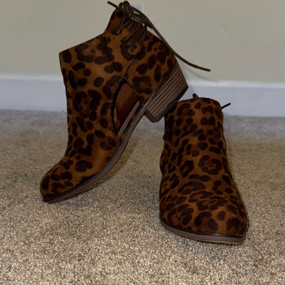 Pierre Dumas Leopard Print Ankle Boots Sz 9